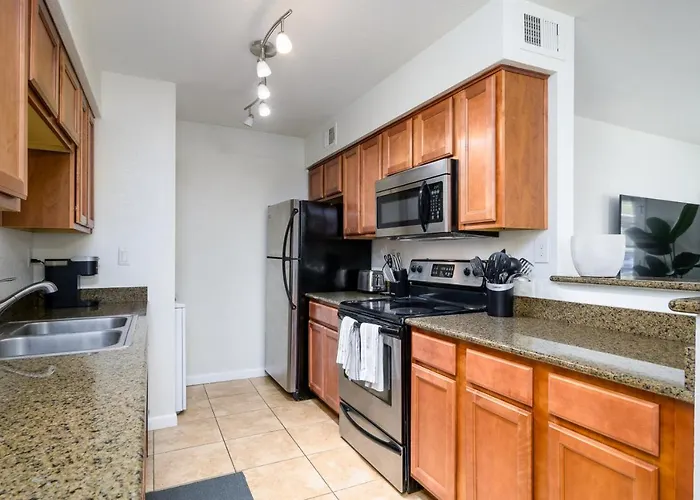 2br Gated Near Old Town Pool Gym