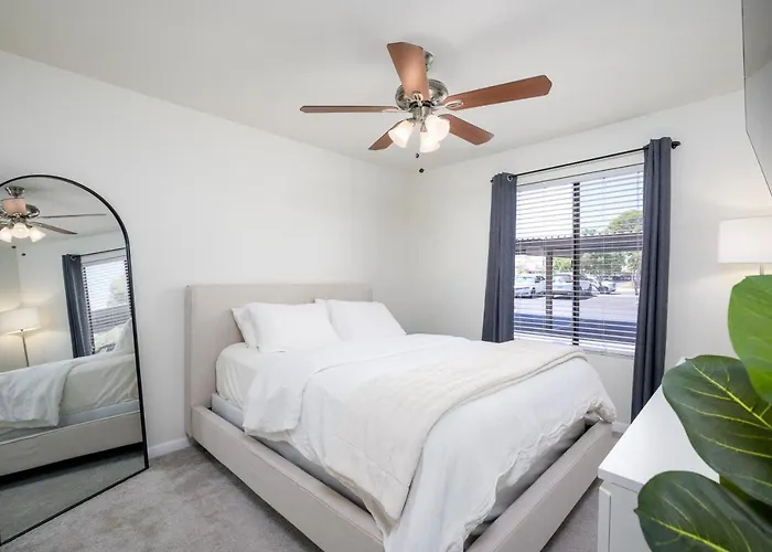Holiday home 2br Gated Near Old Town Pool Gym