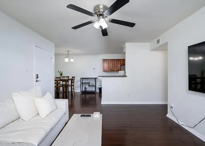 2br Gated Near Old Town Pool Gym Holiday home