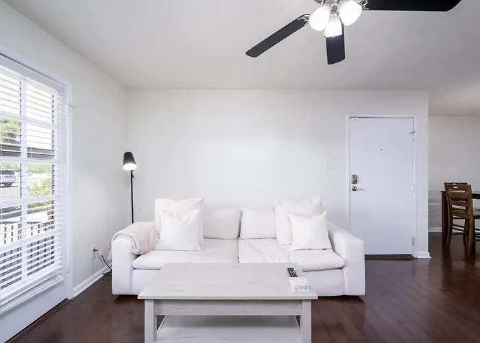 2br Gated Near Old Town Pool Gym