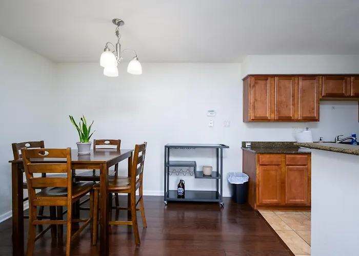 Holiday home 2br Gated Near Old Town Pool Gym Scottsdale