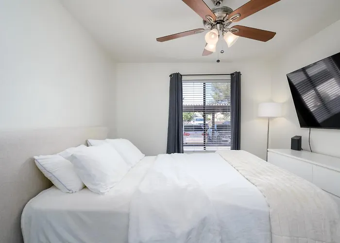 2br Gated Near Old Town Pool Gym Scottsdale
