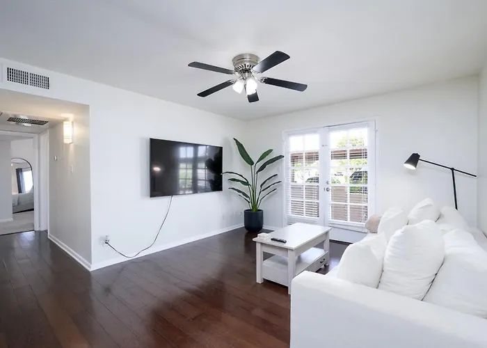 Holiday home 2br Gated Near Old Town Pool Gym