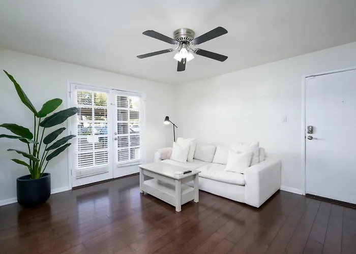 2br Gated Near Old Town Pool Gym Holiday home