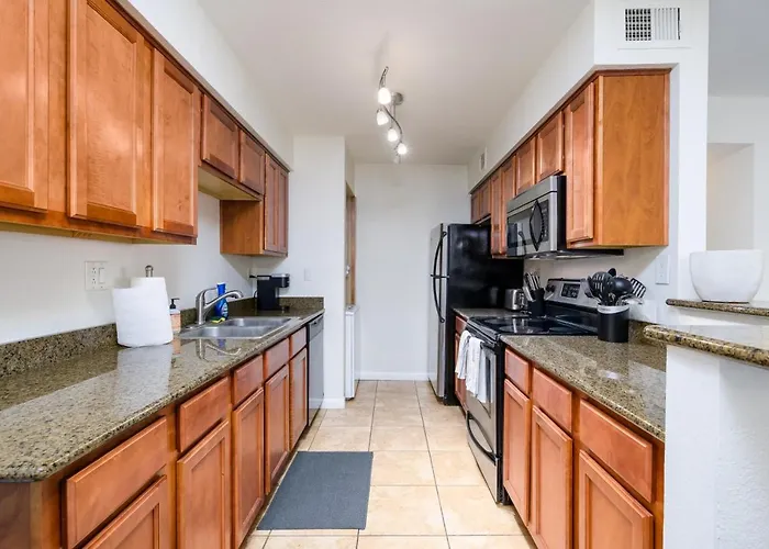 Holiday home 2br Gated Near Old Town Pool Gym *