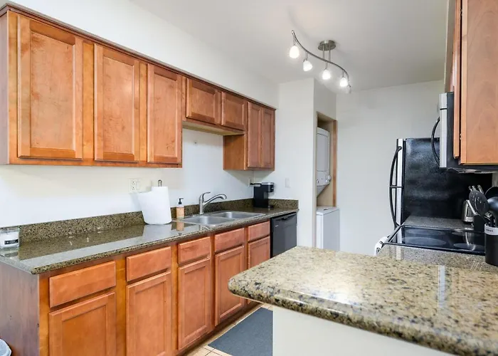 2br Gated Near Old Town Pool Gym *