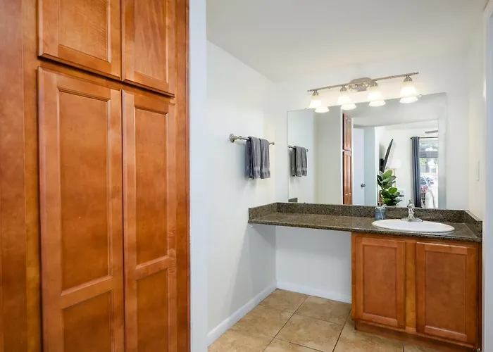 2br Gated Near Old Town Pool Gym
