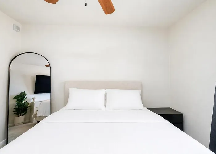 2br Gated Near Old Town Pool Gym Scottsdale