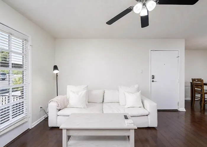 2br Gated Near Old Town Pool Gym