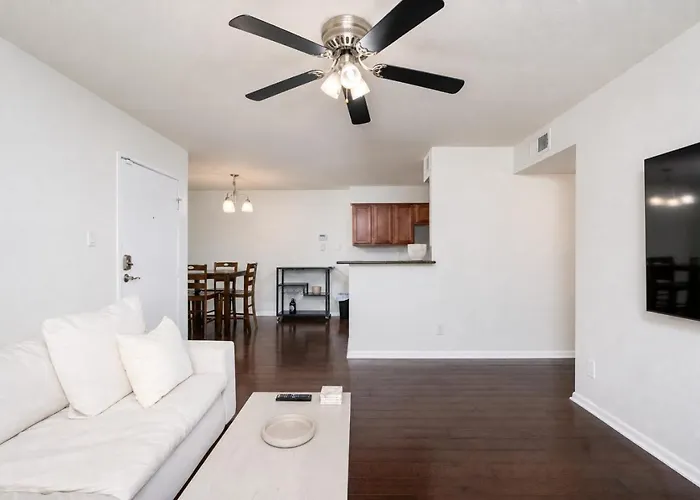 Holiday home 2br Gated Near Old Town Pool Gym