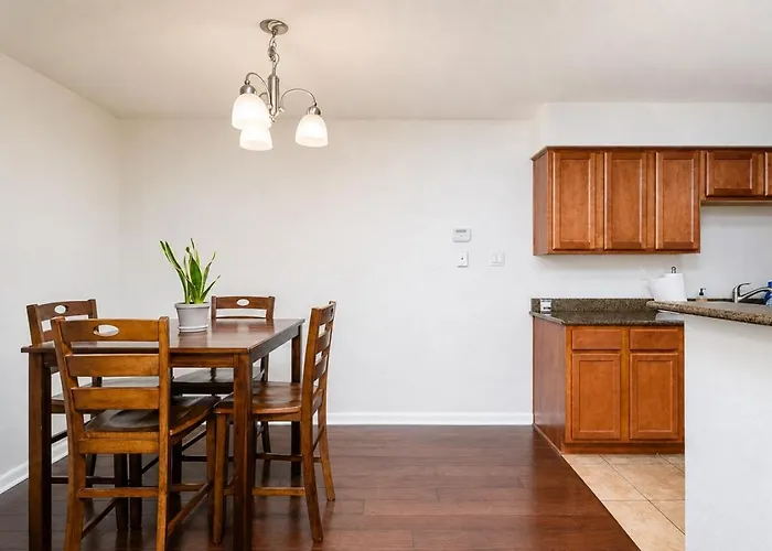Holiday home 2br Gated Near Old Town Pool Gym *