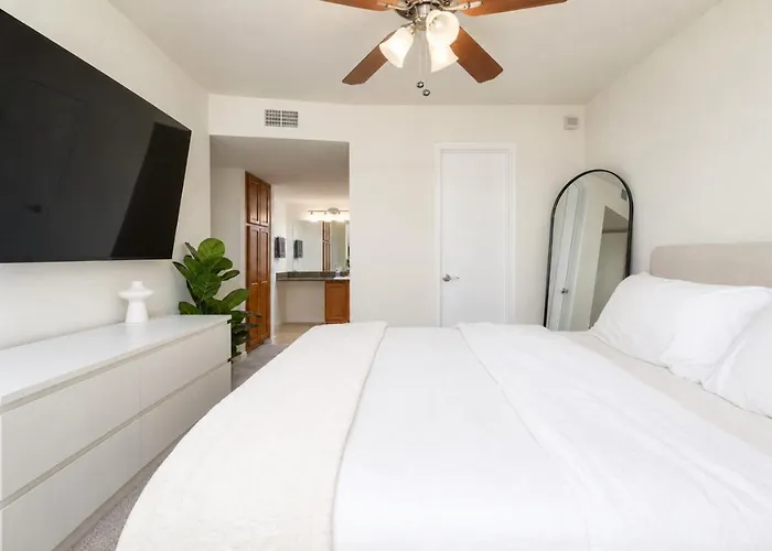2br Gated Near Old Town Pool Gym Holiday home *