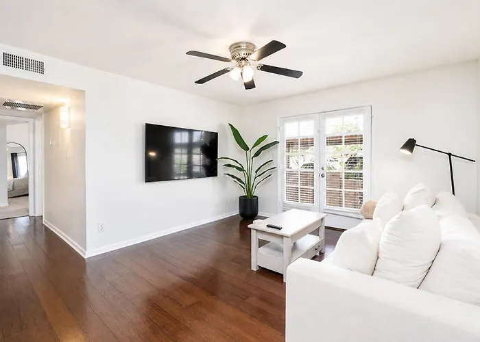 2br Gated Near Old Town Pool Gym *